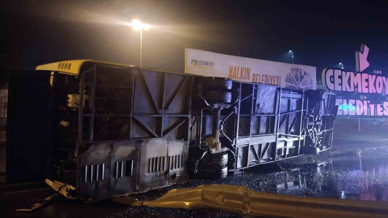 Çekmeköy’de kontrolden çıkan otobüs yan yattı
