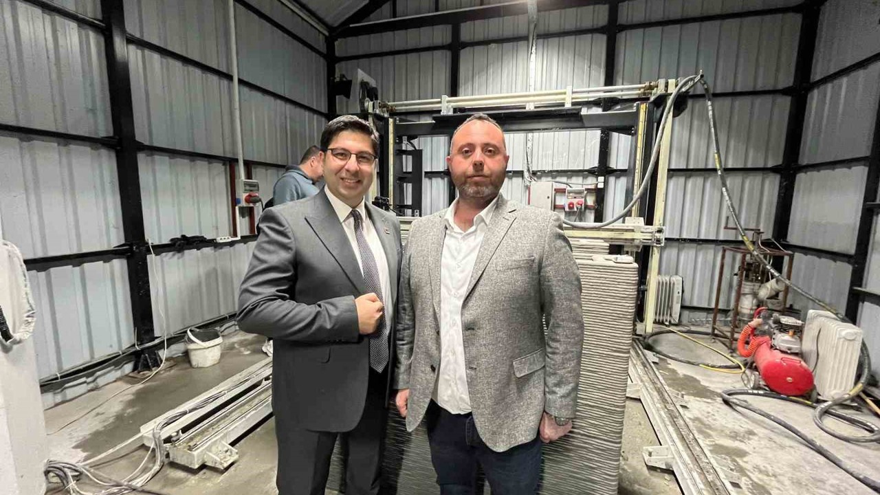 Bursa Uludağ Üniversitesi 3D beton yazıcı ile bir haftada 300 metrekarelik ev yapacak.
