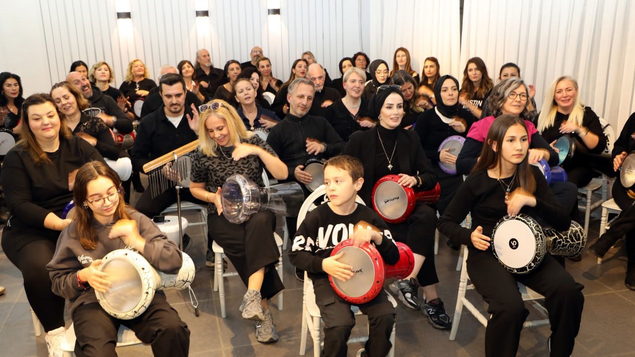 Ritimle gelen dostluk: 7’den 70’e herkes aynı melodide buluşuyor
