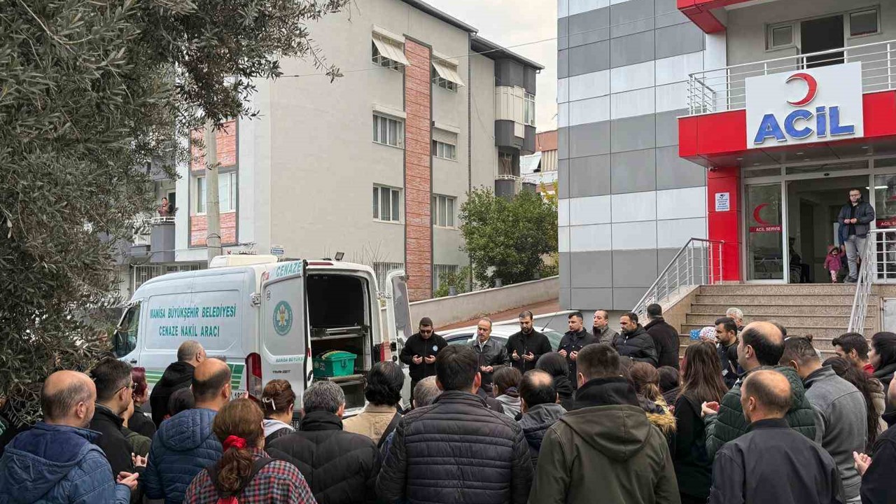 Ameliyat yaptığı sırada kalp krizi geçiren doktor hayatını kaybetti
