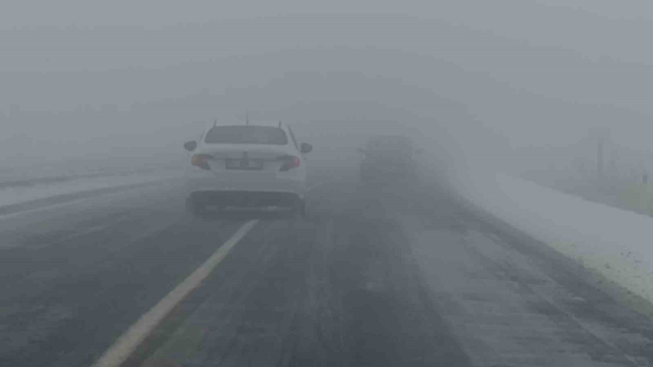 Kars’ta yoğun sis: Uçak seferleri iptal edildi
