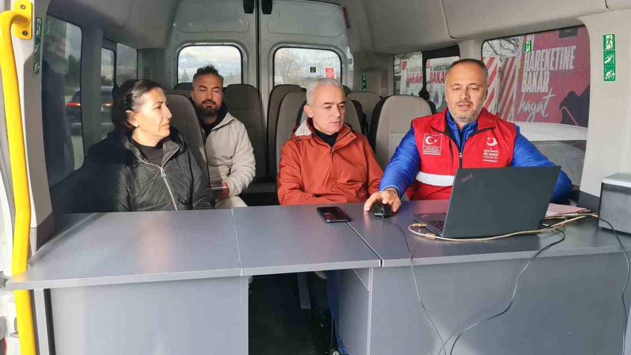 Polisin Mobil Göç Noktası uygulama aracı ile denetimleri sürüyor
