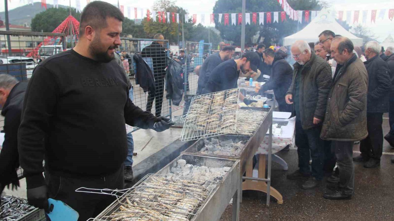 Binlerce vatandaş hamsi festivalinde buluştu: 7 ton hamsi tüketildi
