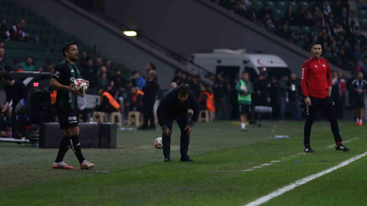 Trendyol Süper Lig: Kocaelispor: 0 - Kasımpaşa: 0 (İlk yarı)
