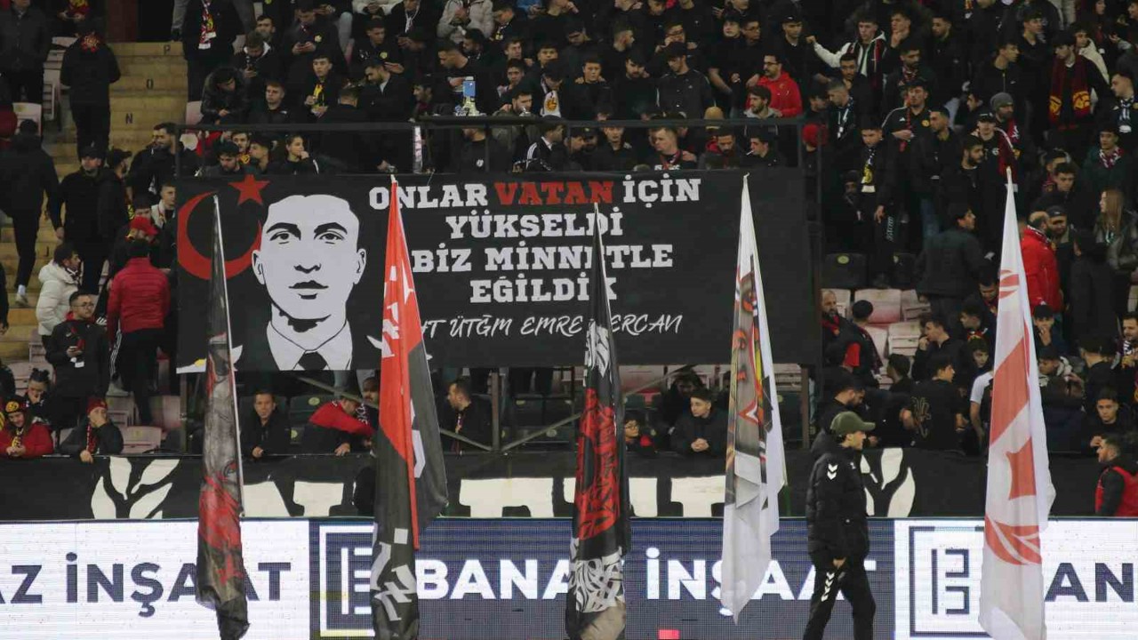 Es-Es taraftarı hava şehidi Emre Mercan’ı unutmadı
