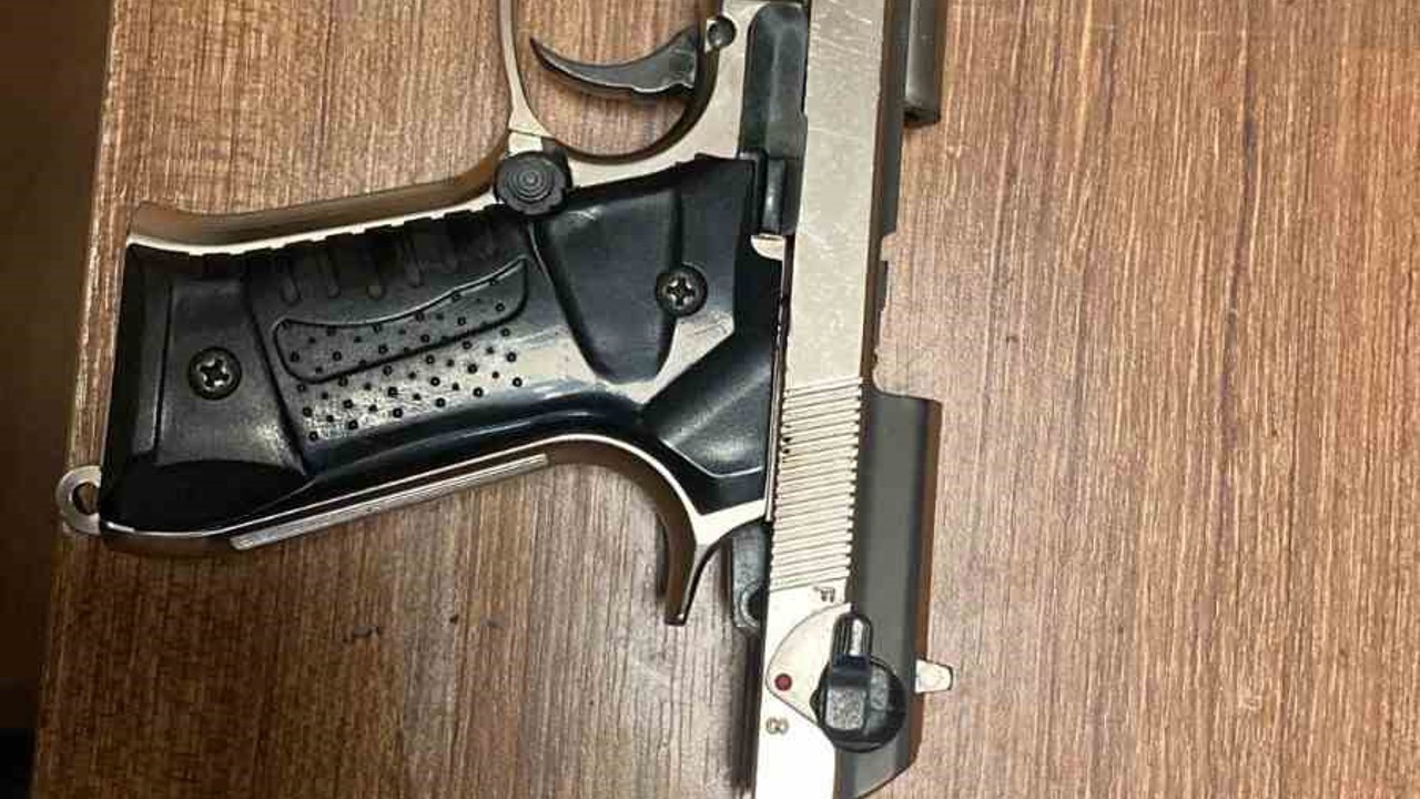 Şişli’de İETT durağında gündüz vakti havaya ateş açan şüpheli yakalandı
