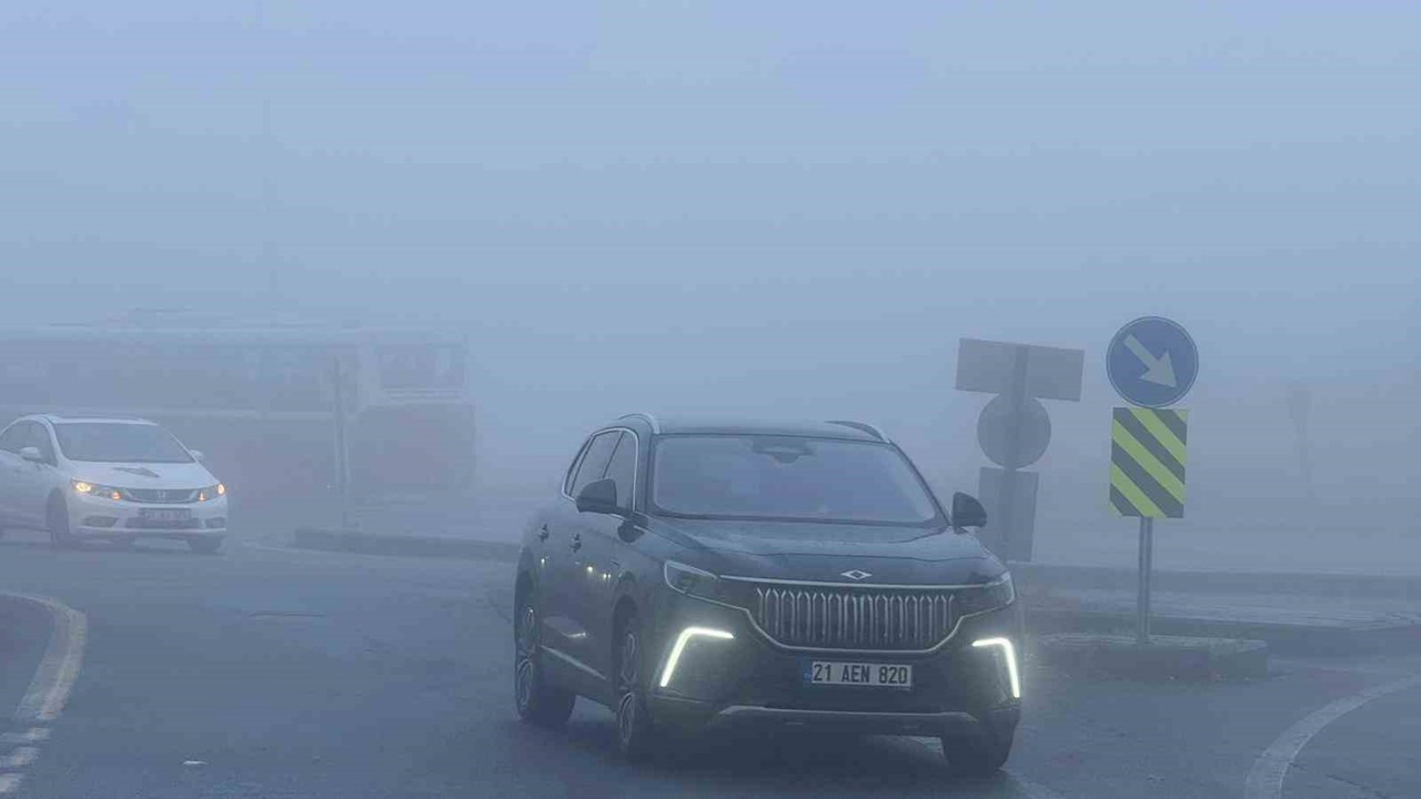 Diyarbakır’da uçak seferlerine sis engeli
