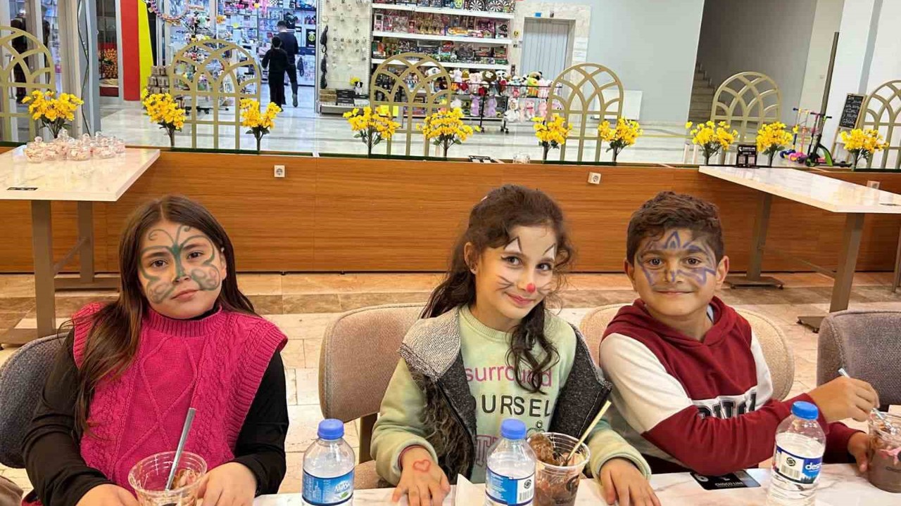 Patnoslu öğrenciler "Toti ile Poti" oyununu izledi
