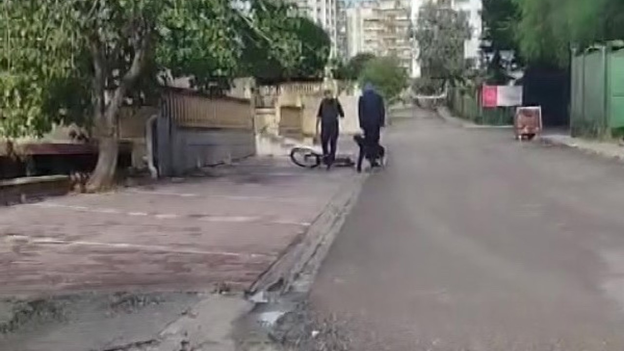 Bisikletli çocuğu darp etti
