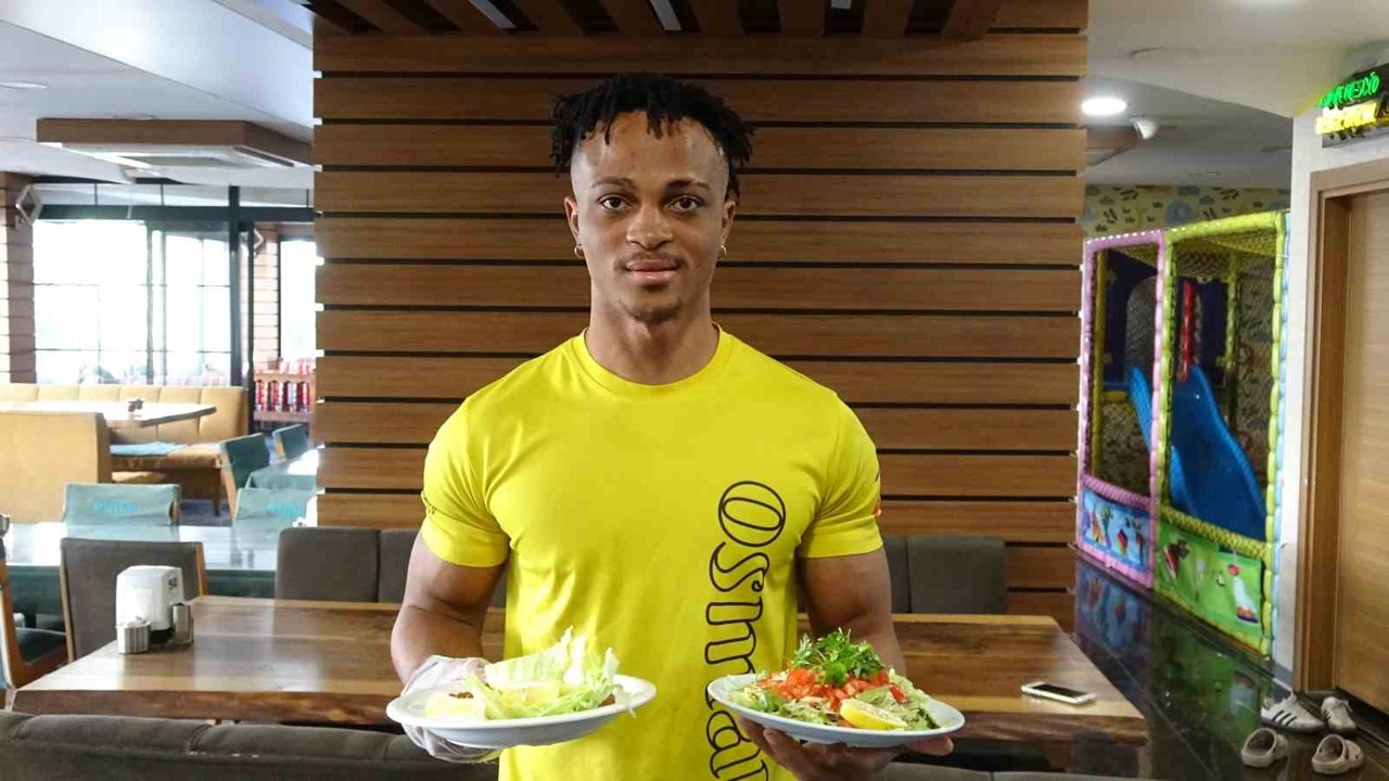 Siirt’te yemek servisleri Nijeryalı Micheal’den
