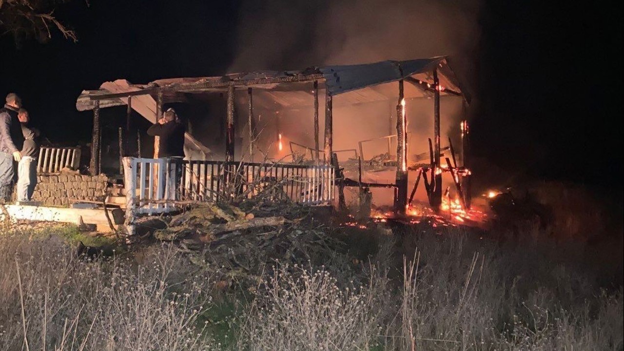 Bilecik’te benzinle mangal yakma girişimi bağ evini küle çevirdi
