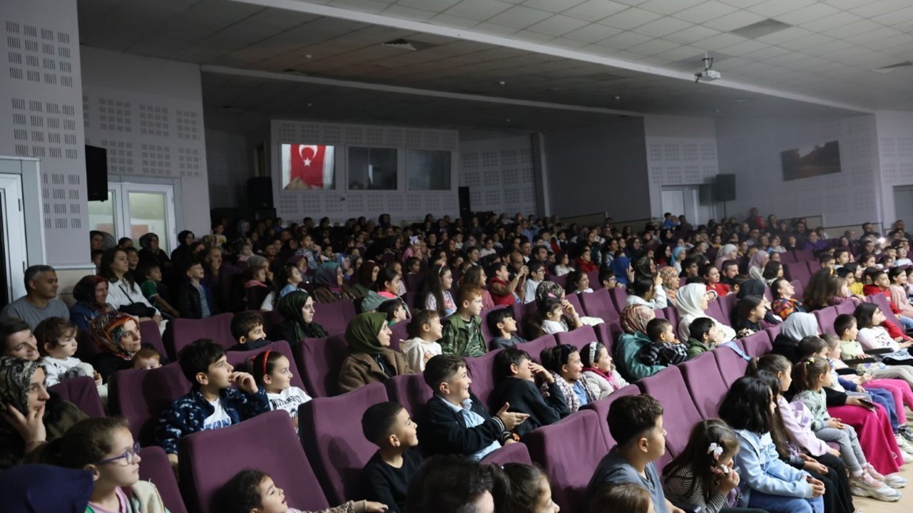 Kartepe’de "Karınca Kararınca" oyunu sahnelendi
