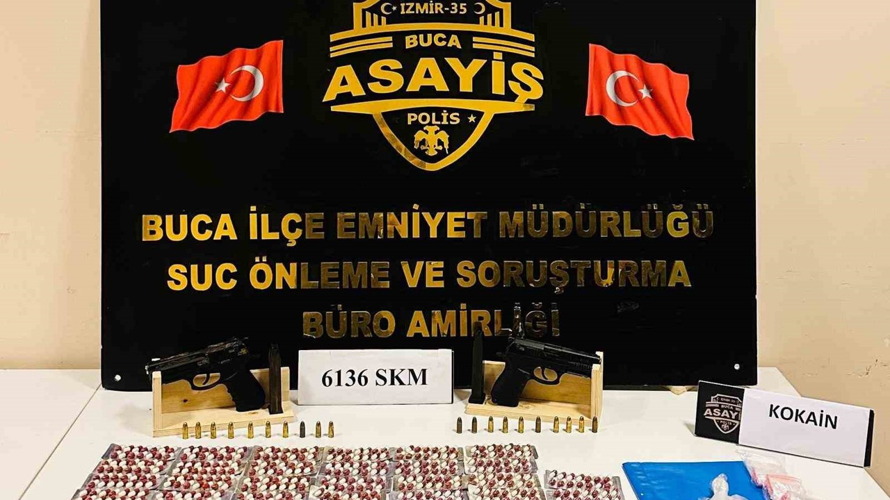 Buca’da narkotik operasyonlarında 1’i aranan 5 şahıs yakalandı

