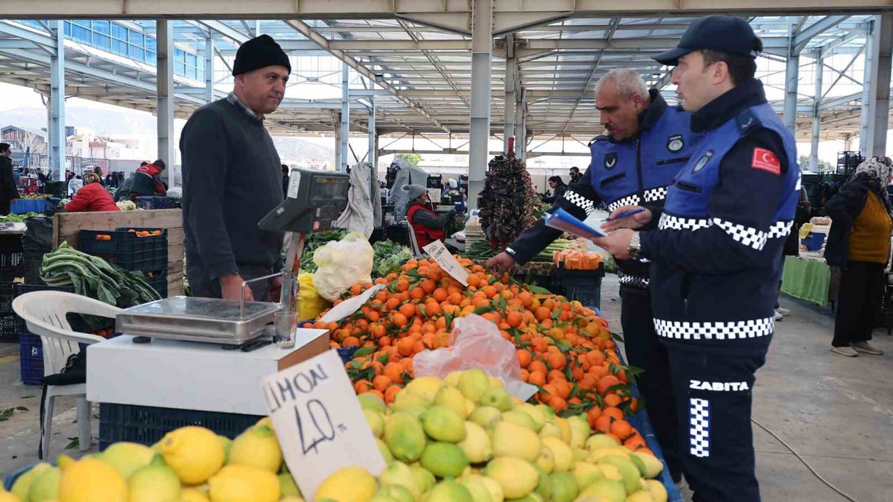 Menteşe Belediye Zabıtasından etiket denetimi
