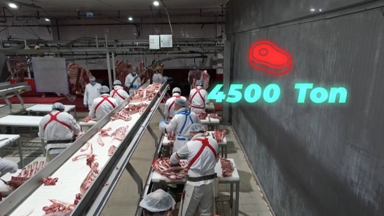 Bakan Yumaklı, "4 bin 500 ton kırmızı et üretimi ile Elazığ’ın tarımsal ve ekonomik potansiyeline güçlü bir katkı sağlayacağız"
