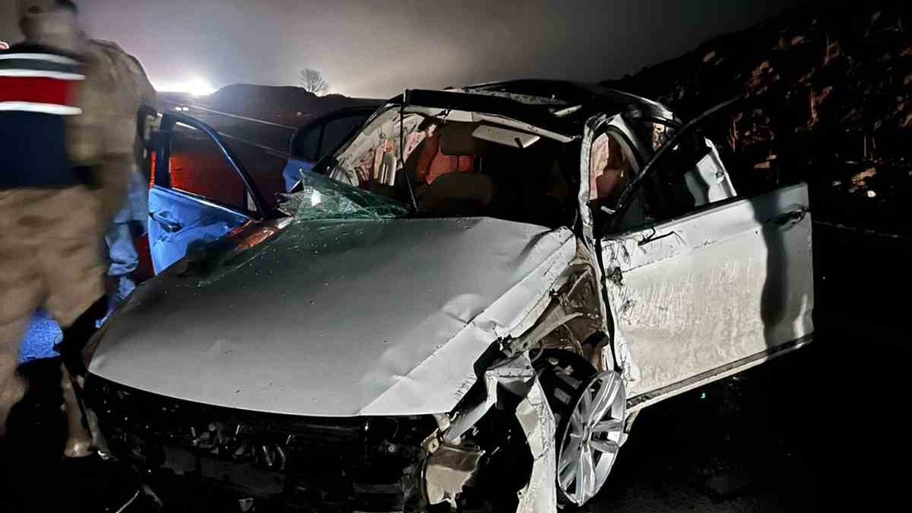 Takla atan otomobil hurdaya döndü: 1 ölü, 1 yaralı
