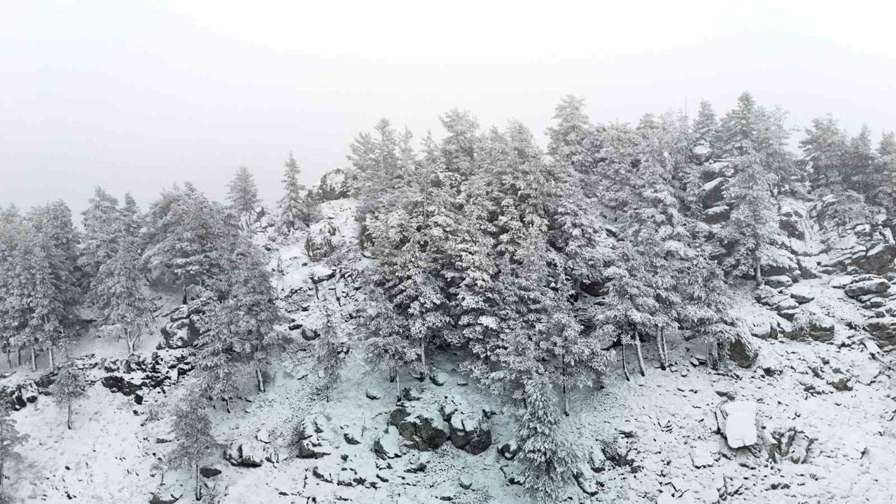 Bolu’nun yükseklerinde kar yağışı etkili oluyor
