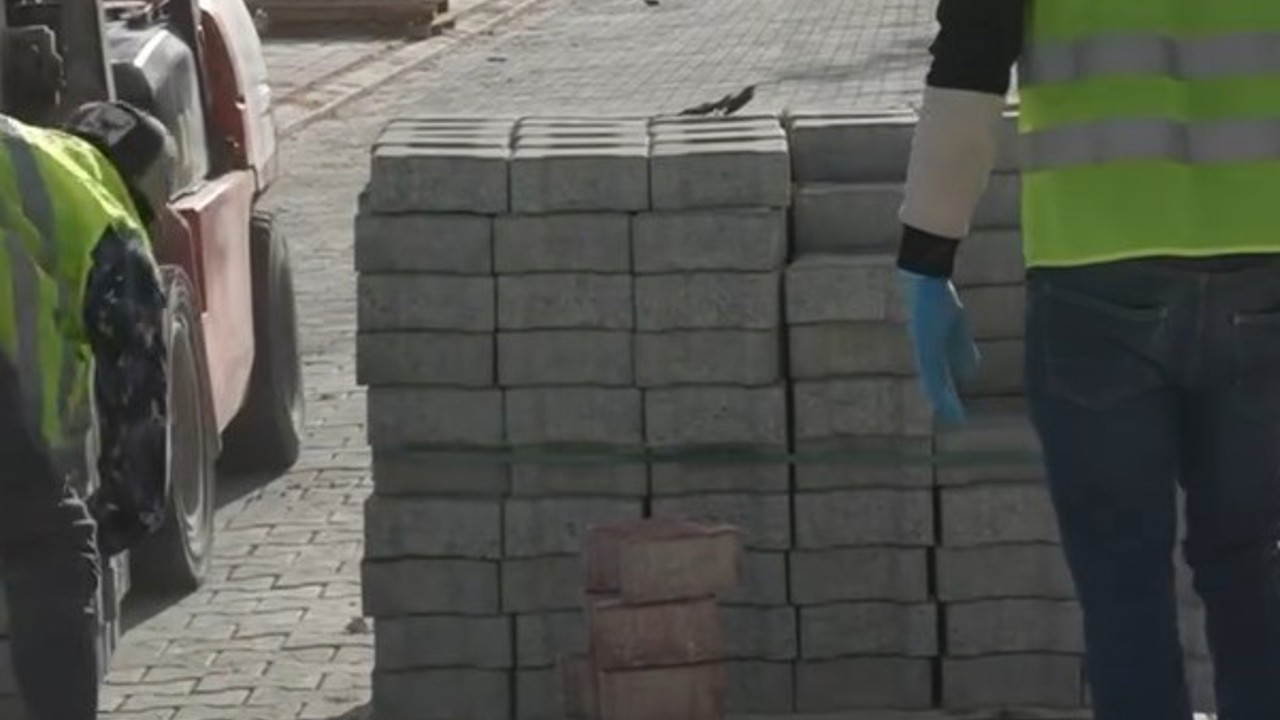 Çivril Belediyesi uzun yıllardır yapılmayan Kızılcasöğüt Mahallesi üst yapı çalışmalarına başladı
