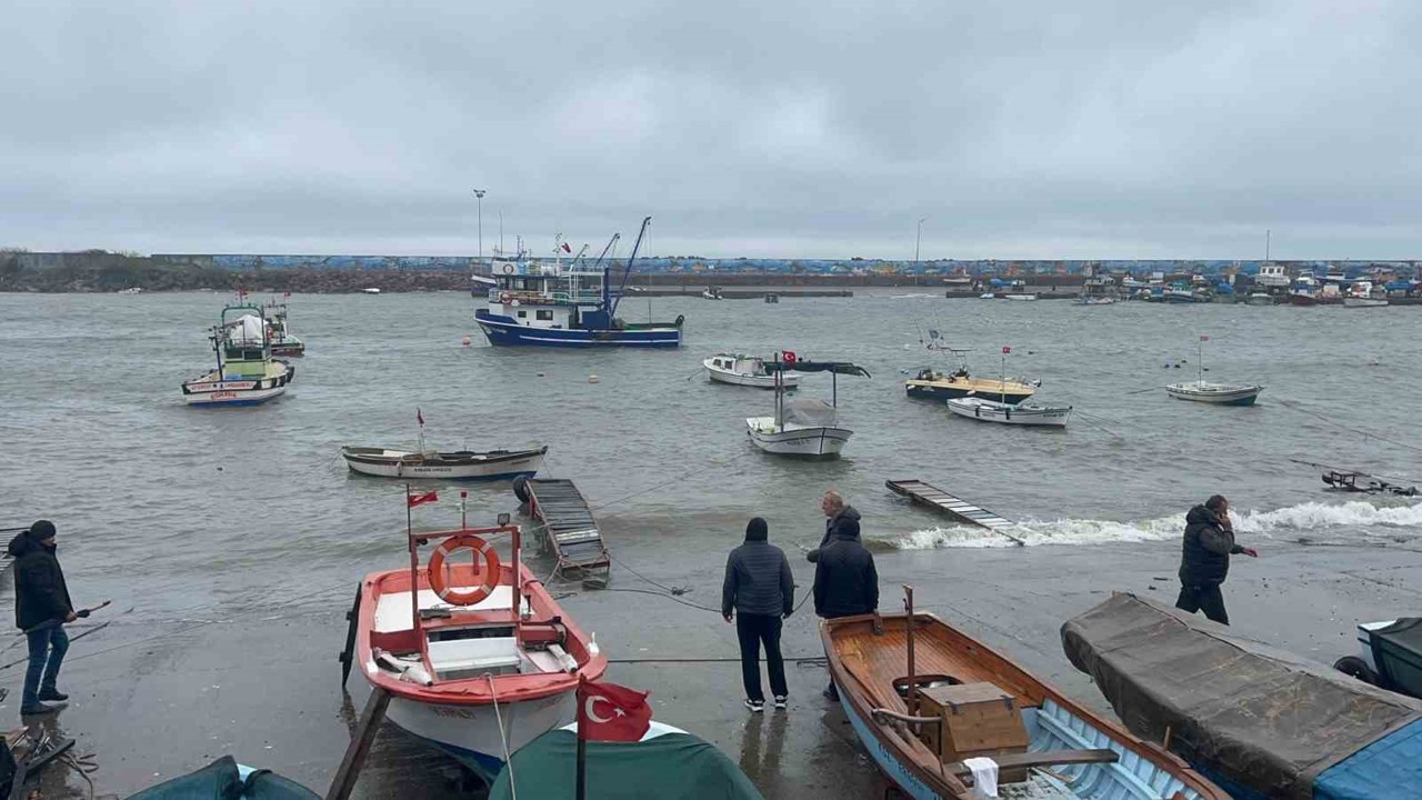 Akçakoca’da fırtına etkili oluyor
