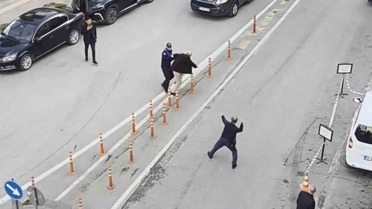 Samsun’da iki yaşlı adamın kavgasını araya girenler önledi
