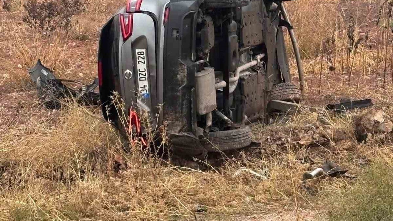 Kurtalan’da devrilen otomobilin sürücüsü yaralandı

