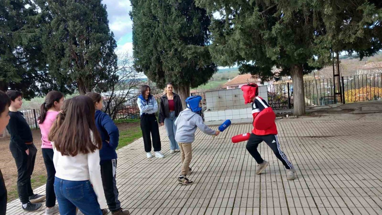 Babaeski’de üniversite öğrencilerinden köy okulunda anlamlı faaliyet
