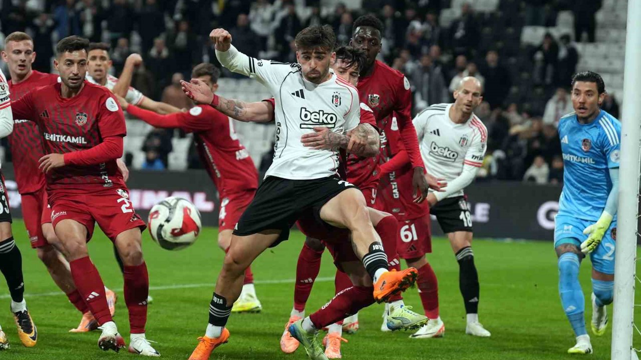 Trendyol Süper Lig: Beşiktaş: 1 - Gaziantep FK: 1 (İlk yarı)
