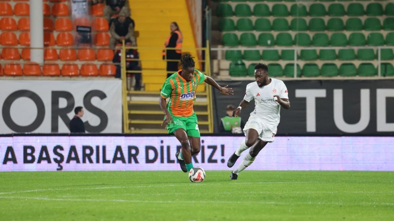 Trendyol Süper Lig: Alanyaspor: 0 - Antalyaspor: 0 (İlk yarı)
