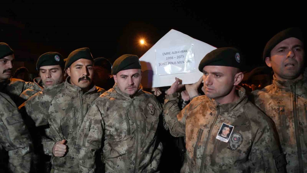 İstanbul’da şehit düşen polis memurunun naaşı Samsun’a getirildi
