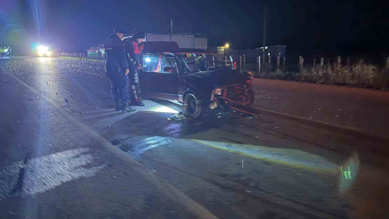 Bayramiç’te otomobille motorsiklet çarpıştı: 3 kişi yaralandı
