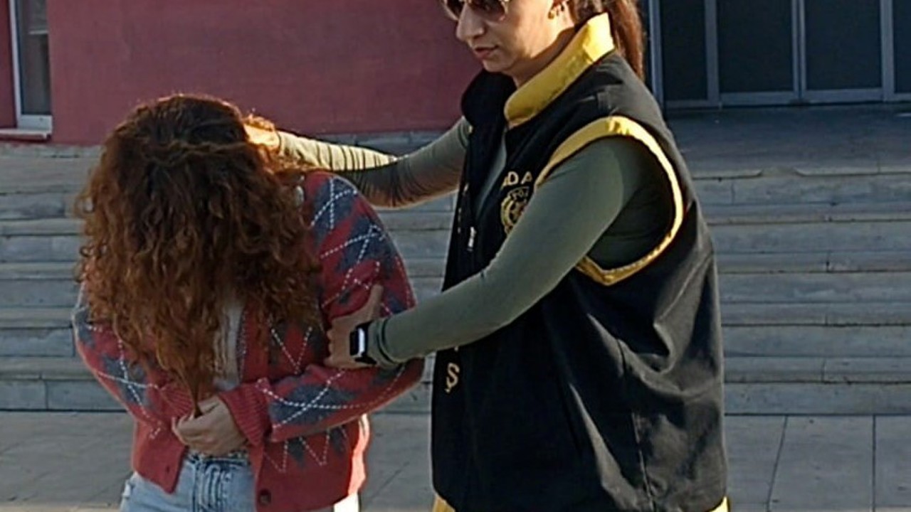 Silahlı yağma suçundan 16 yıl hapis cezasıyla aranan kadın yakalandı
