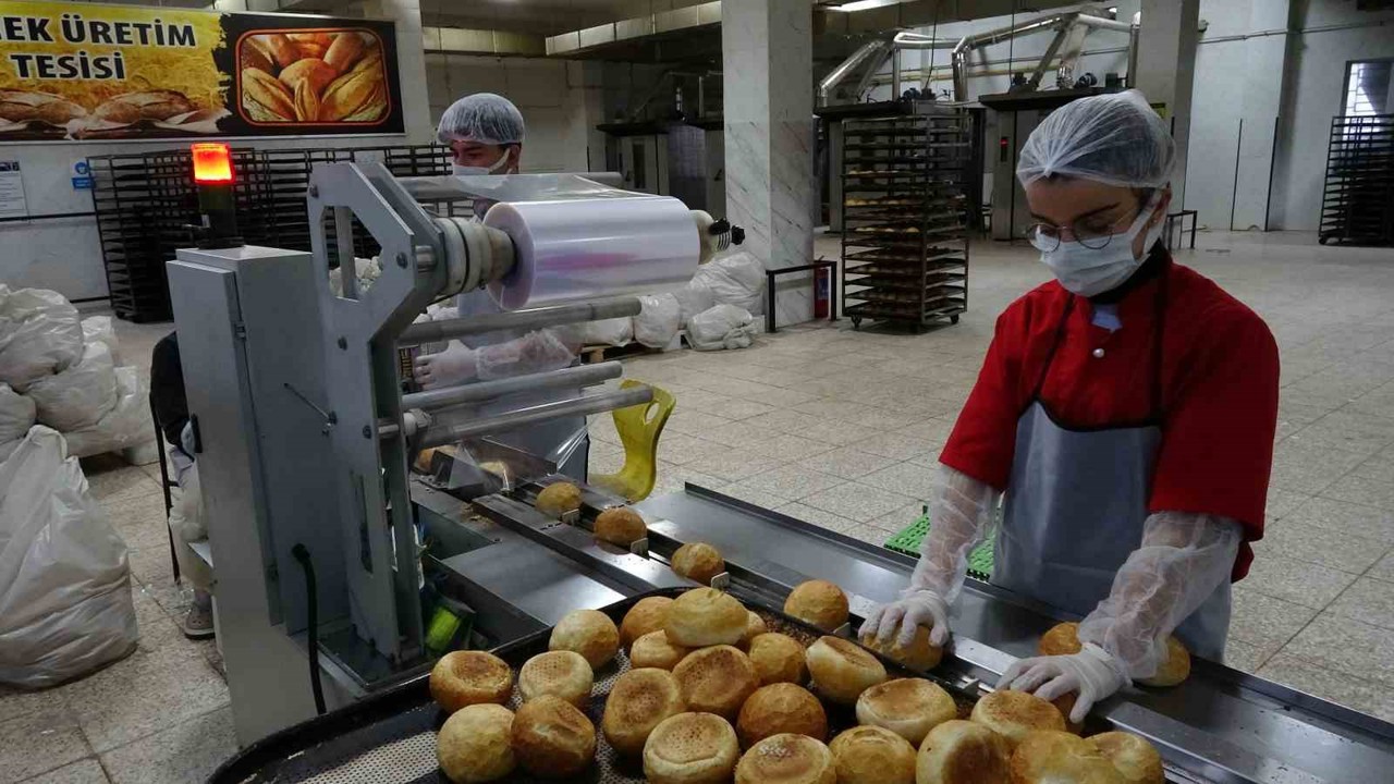 Fabrika gibi çalışan lisenin yıllık cirosu 1,5 milyon
