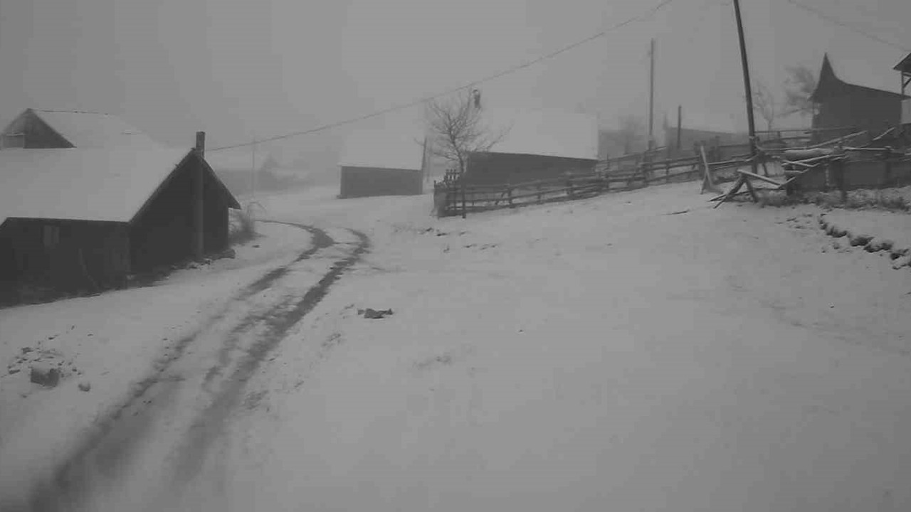 Sakarya’nın yüksek kesimleri beyaza büründü
