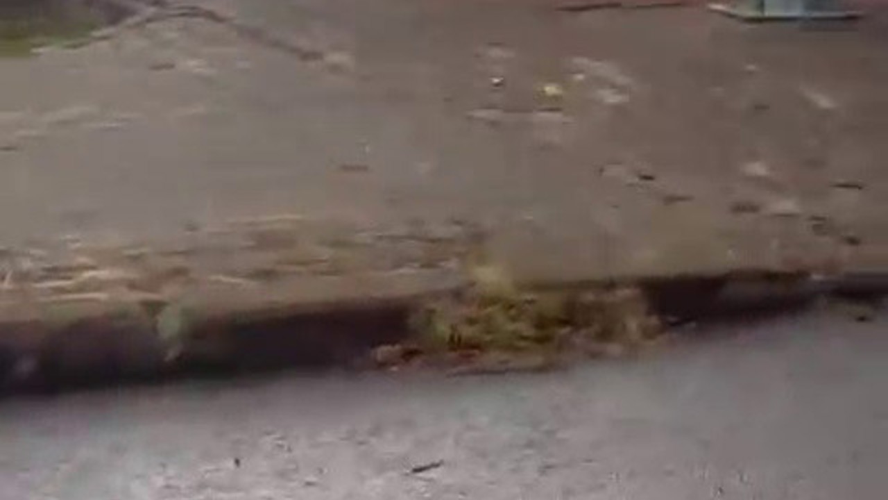 Sivas’ta yanan araç, alev topuna döndü
