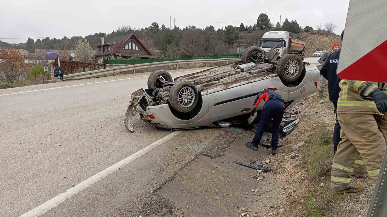 Takla atan otomobilden yara almadan kurtuldu

