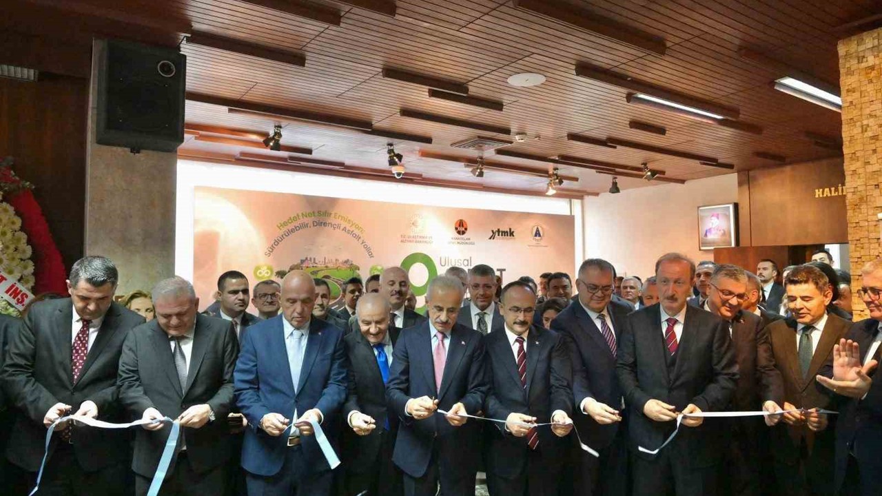 Bakan Uraloğlu: "Otoyol artış hızında Avrupa’da 1’inci sıradayız"
