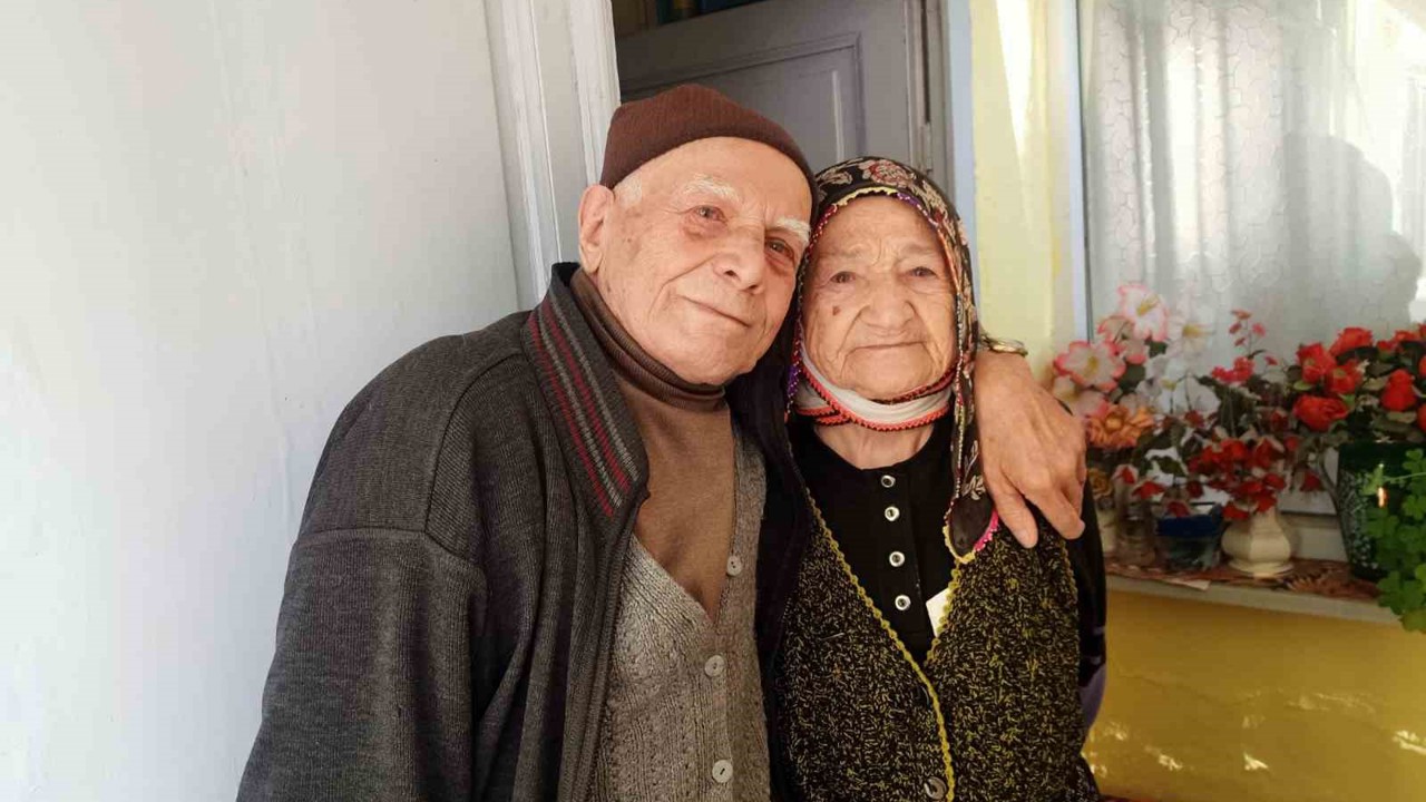 32 yıl sonra mavişinden gözyaşı dökerek ayrıldı
