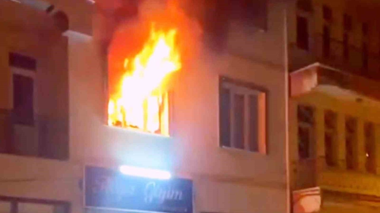 Aksaray’da apartmanda çıkan yangın ekiplerce söndürüldü
