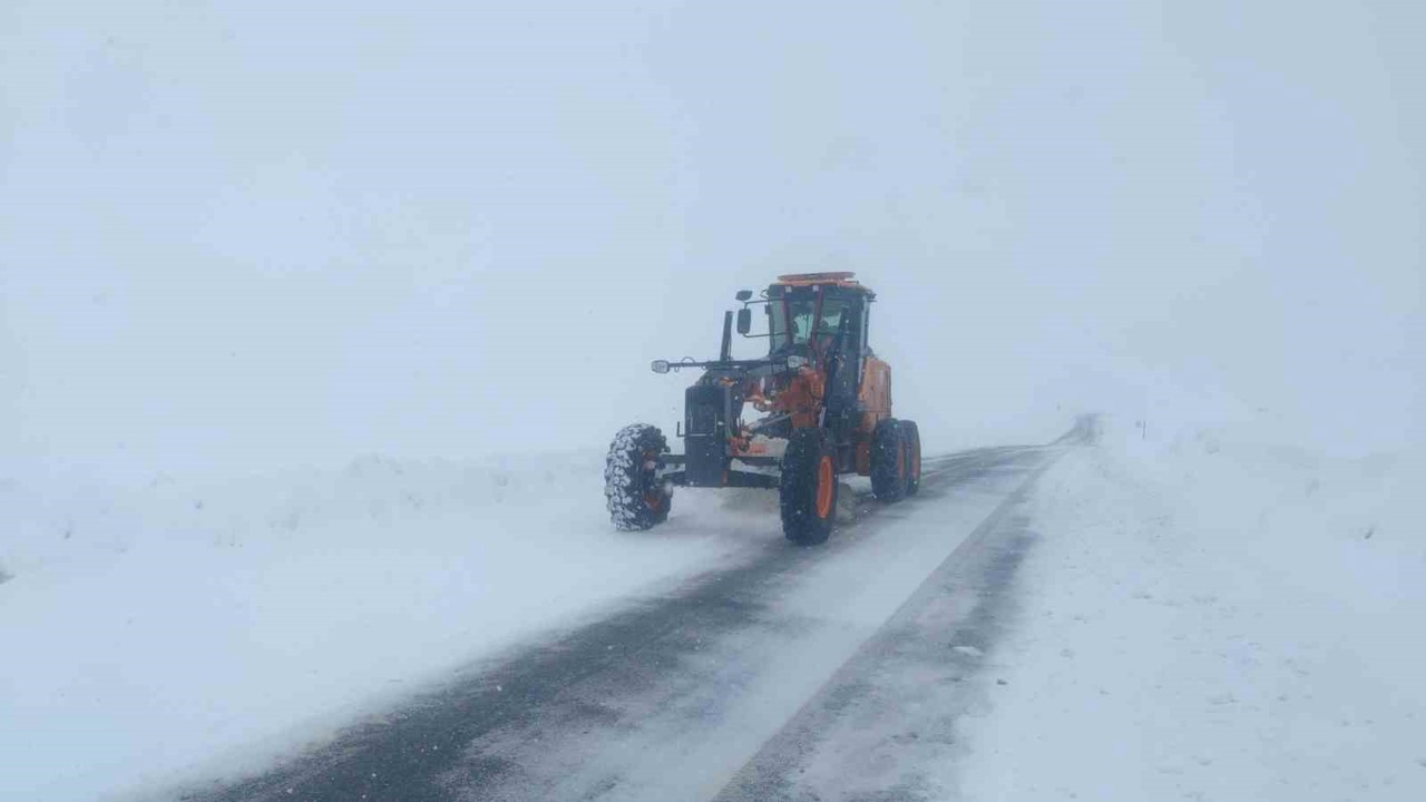 Van’da 28 yerleşim yerinin yolu ulaşıma kapandı
