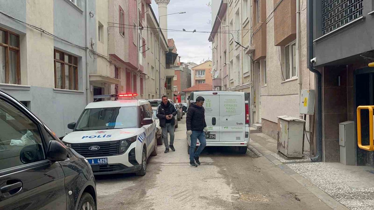 Eskişehir’de 43 yaşındaki genç adam evinde ölü bulundu
