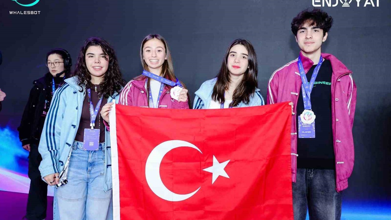 Çin’de yarışan Robotik takımından gümüş madalya
