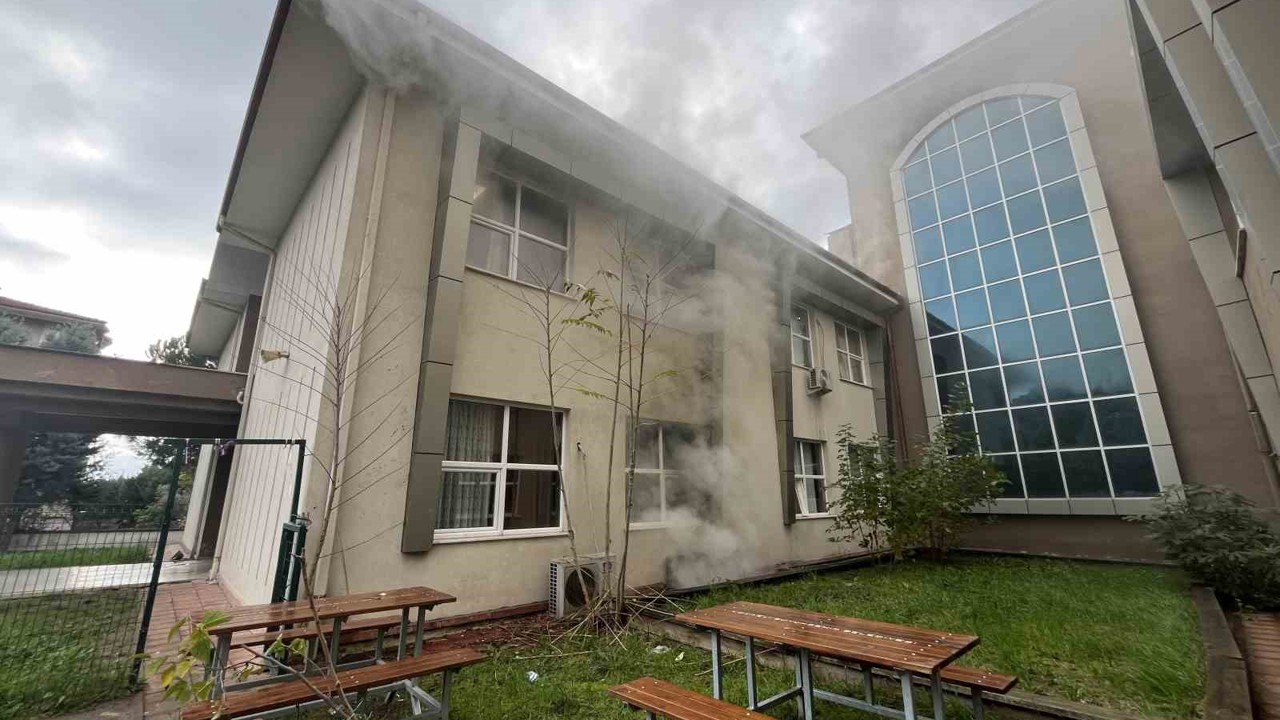 Kocaeli’de ilkokulda yangın paniği
