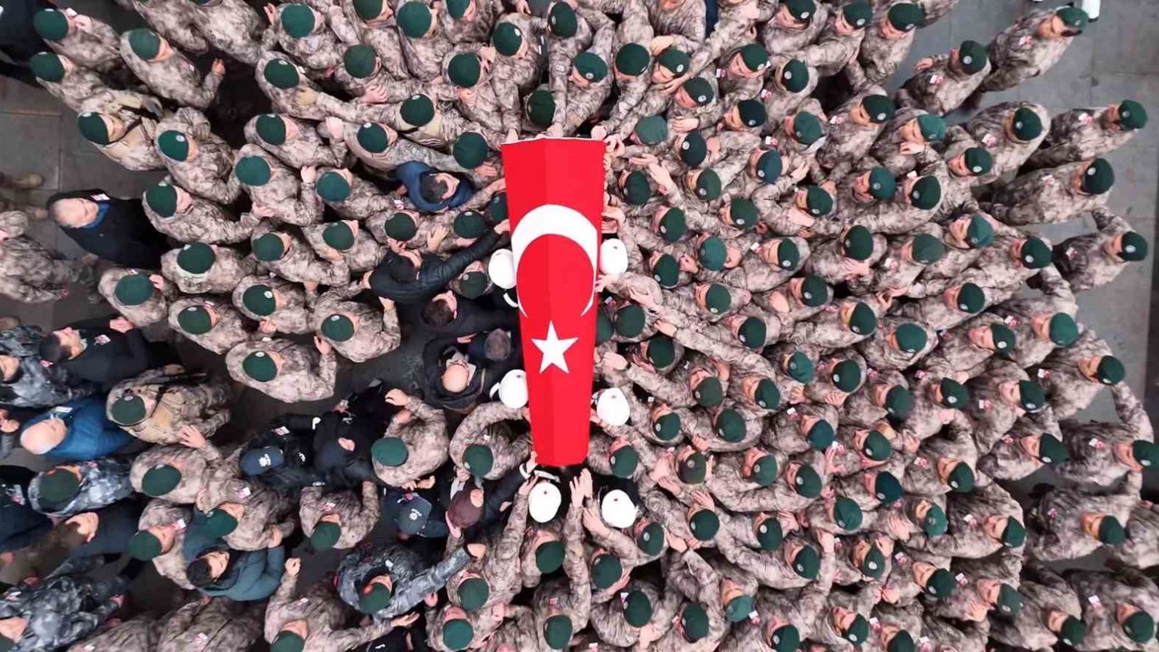 Şehit polise silah arkadaşlarından duygusal veda
