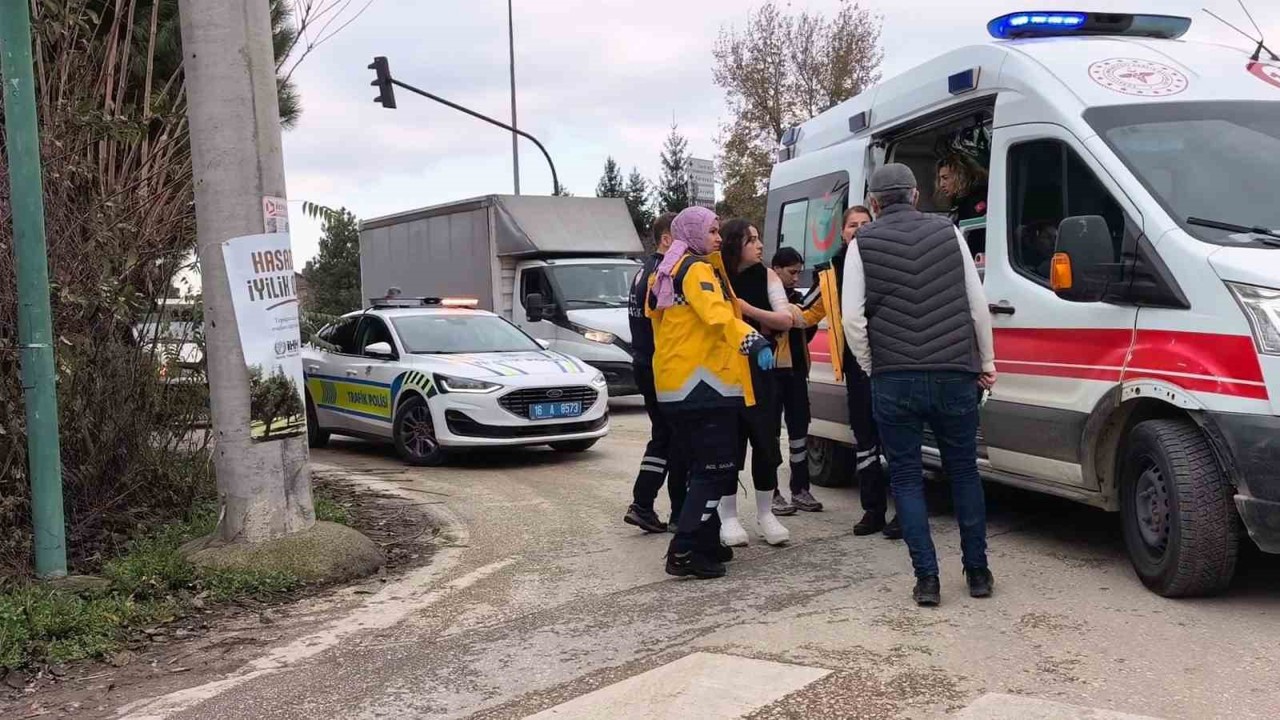 Işık ihlali kaza getirdi: 2 yaralı
