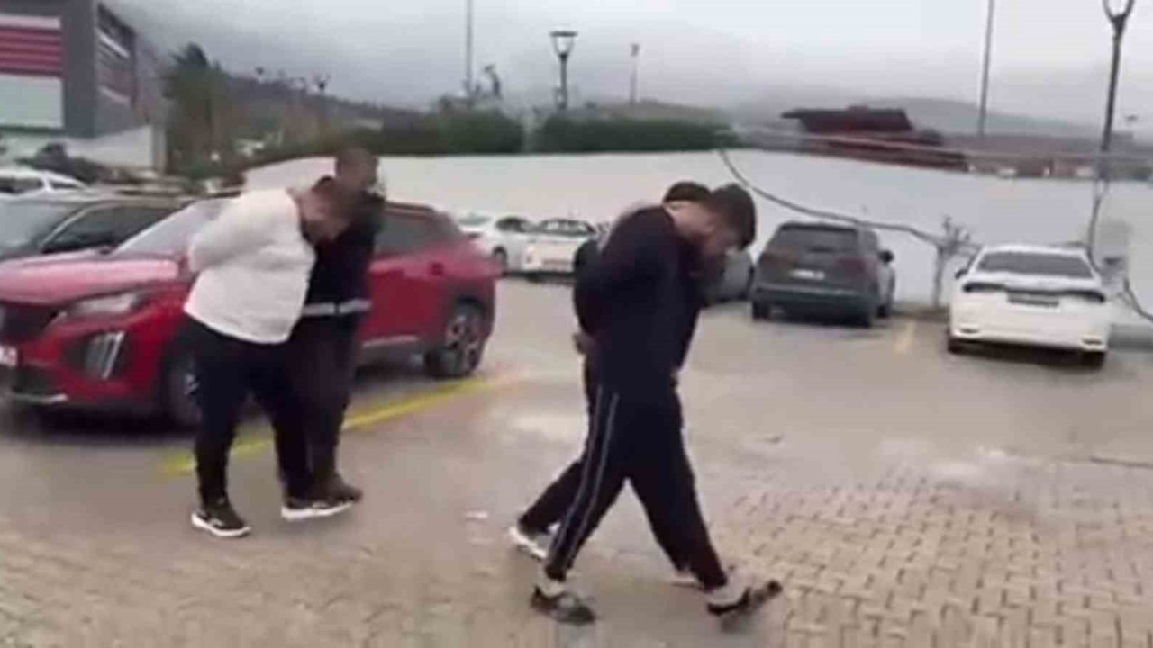 İskenderun’da kasten yaralama ve tehdit şüphelisi 3 kişi tutuklandı
