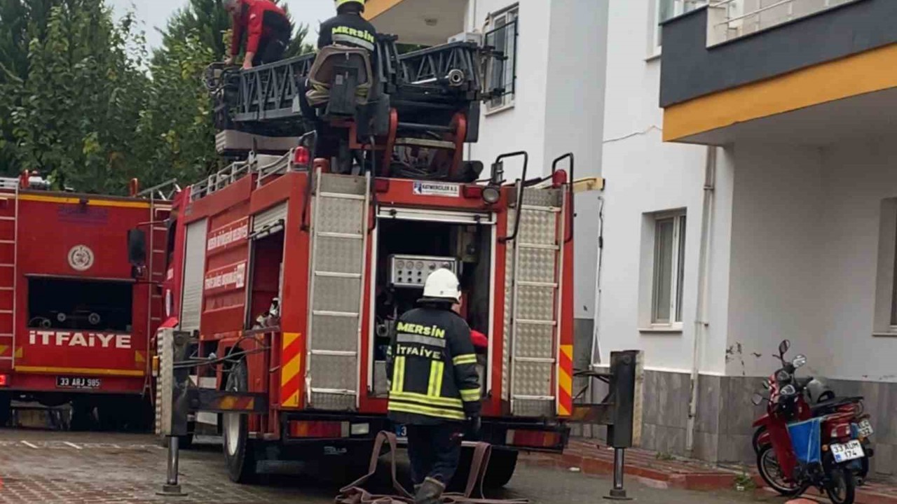 Mersin’de iki ayrı ev yangını
