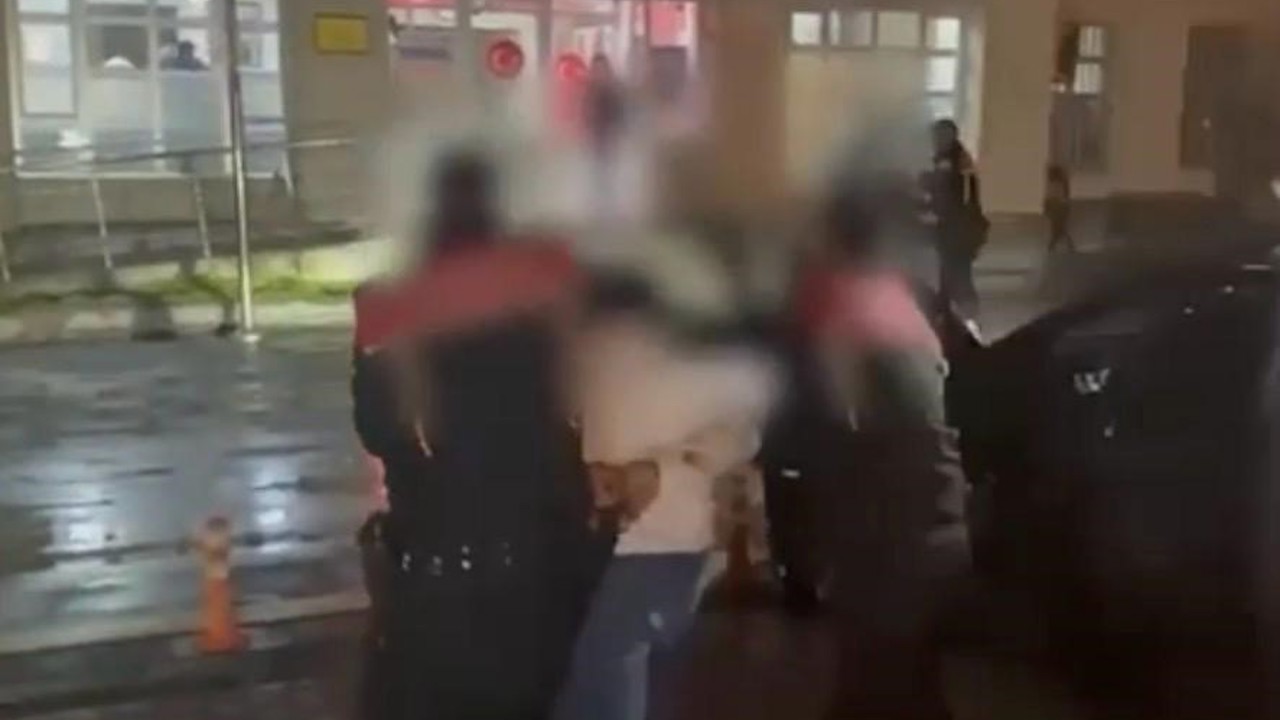 Kayseri’de 3 polis aracına çarparak kaçan suç makinası yakalandı
