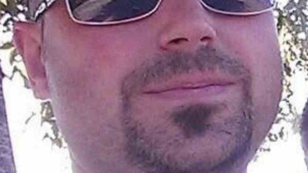 İş yerinin bodrumunda iple asılı halde bulundu
