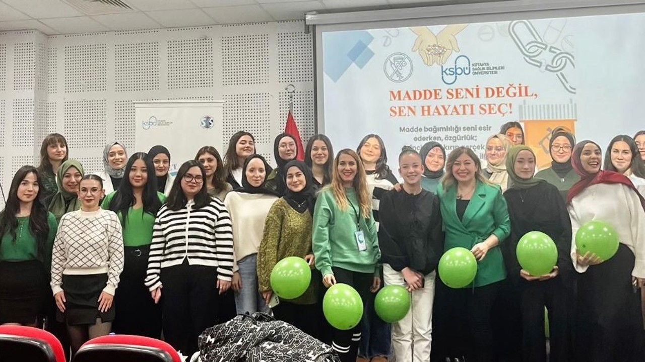 Kütahya’da Sosyal Hizmet Topluluğu’ndan "Bağımlılık Türleri ve Sosyal Hizmet Müdahaleleri" eğitimi
