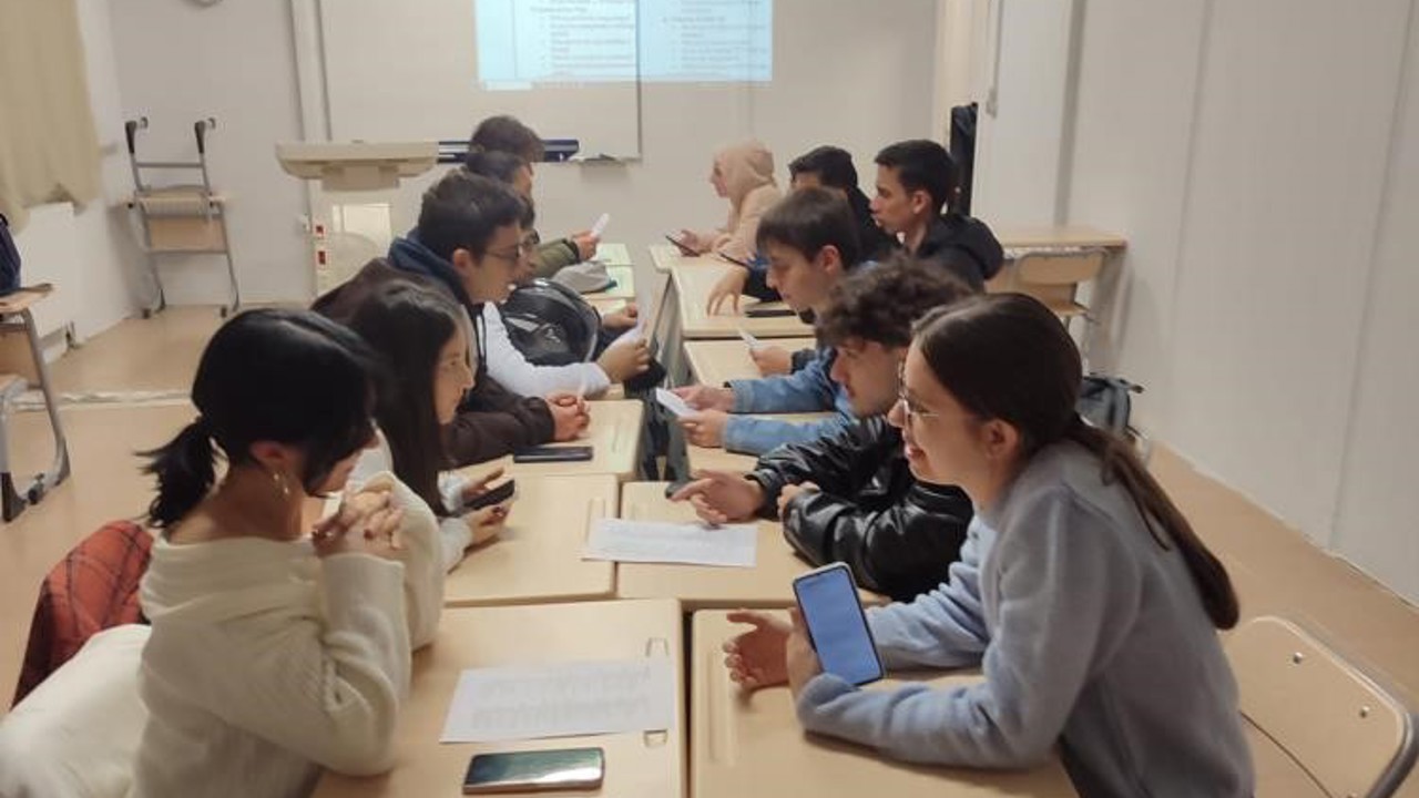 BŞEÜ’de İngilizce pratik etkinliği
